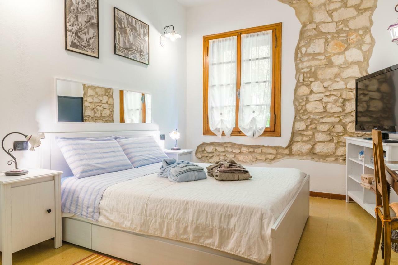 Relais Des Roches Bed & Breakfast Сона Екстериор снимка